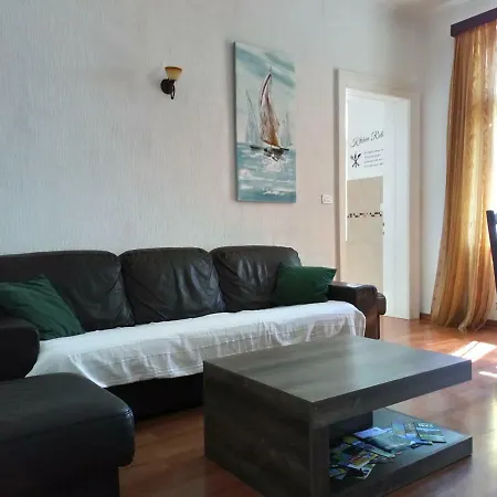 Apartment Apartman Roko & Luna